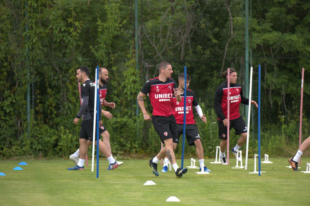 Dinamo s-a reunit, problemele continuă: doi „grei” și-au depus memorii + echipa a rămas fără doctor!