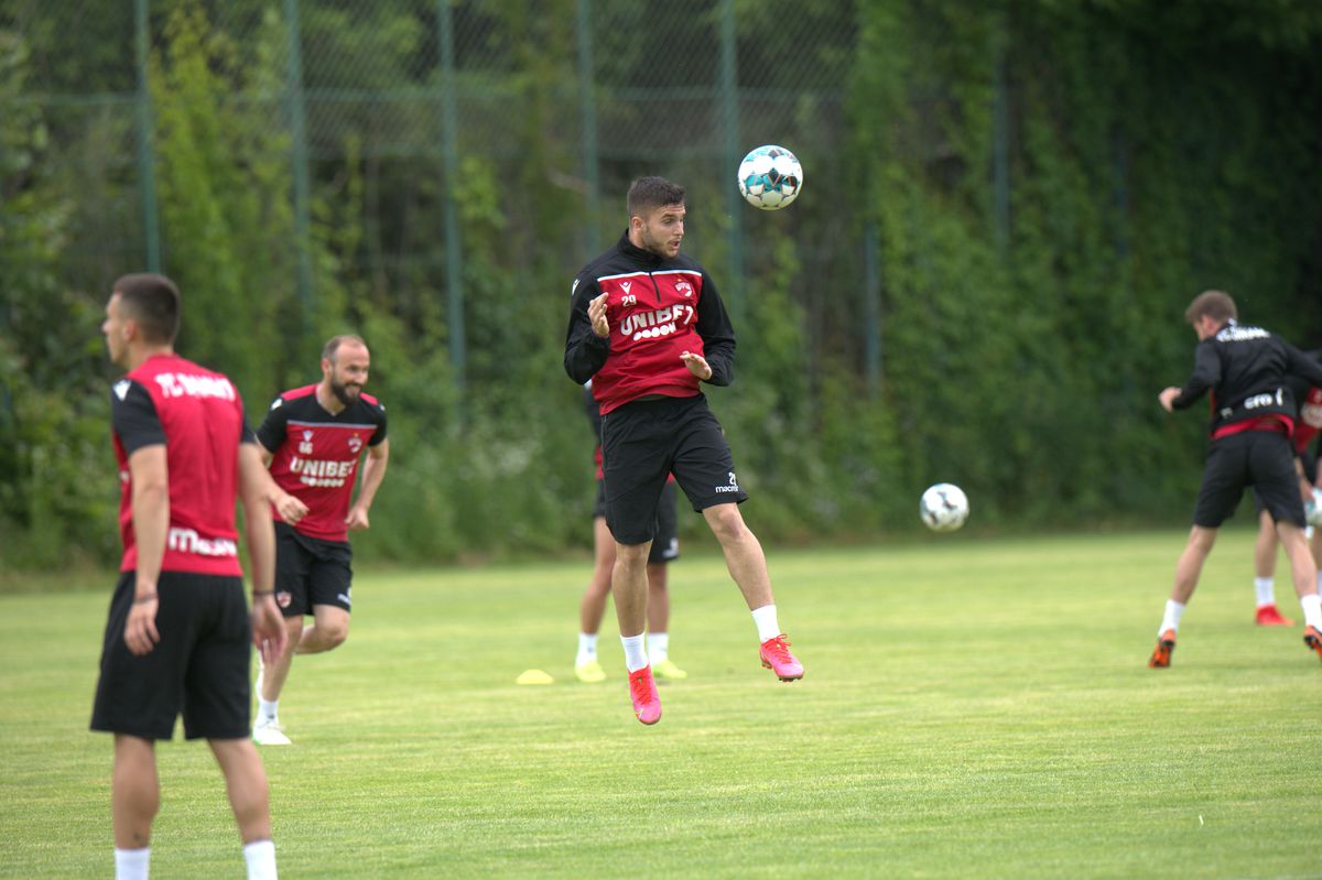 Dinamo s-a reunit, problemele continuă: doi „grei” și-au depus memorii + echipa a rămas fără doctor!