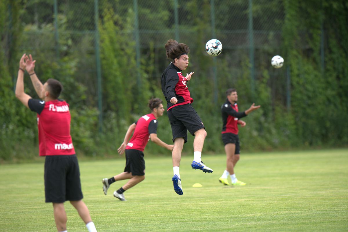 Dinamo s-a reunit, problemele continuă: doi „grei” și-au depus memorii + echipa a rămas fără doctor!