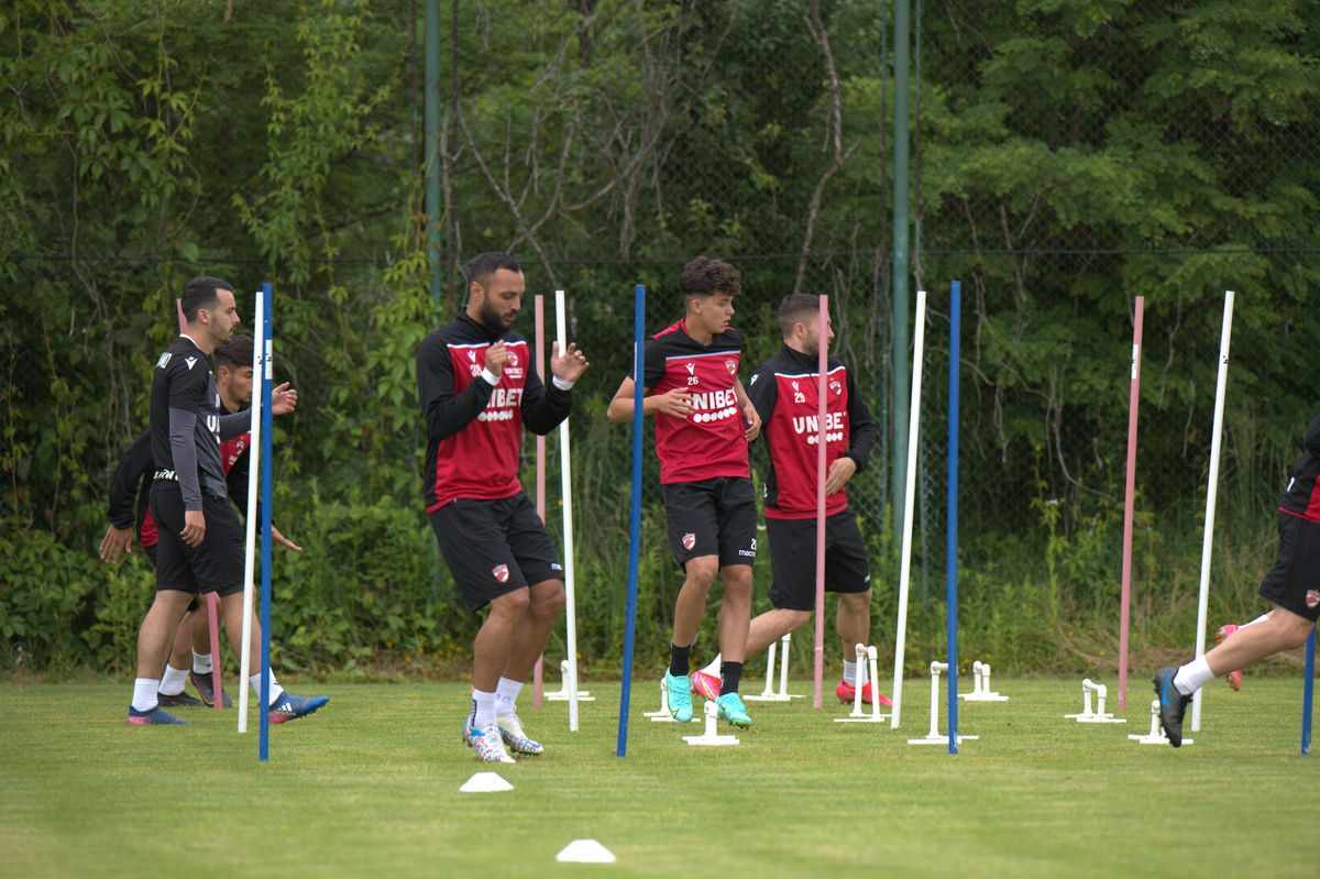 Dinamo s-a reunit, problemele continuă: doi „grei” și-au depus memorii + echipa a rămas fără doctor!