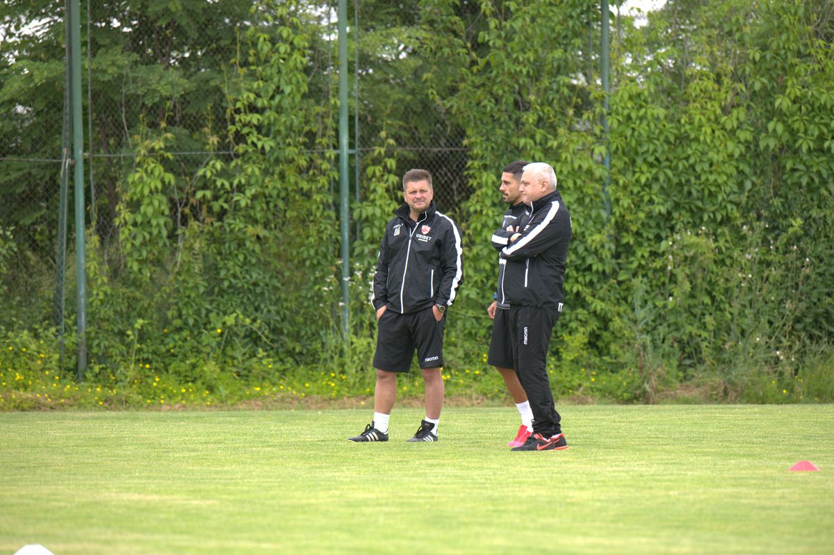 Dinamo s-a reunit, problemele continuă: doi „grei” și-au depus memorii + echipa a rămas fără doctor!