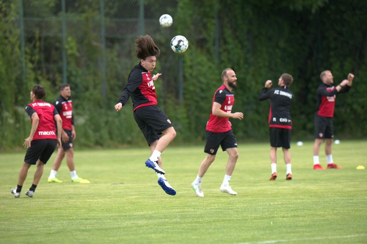 Dinamo s-a reunit, problemele continuă: doi „grei” și-au depus memorii + echipa a rămas fără doctor!