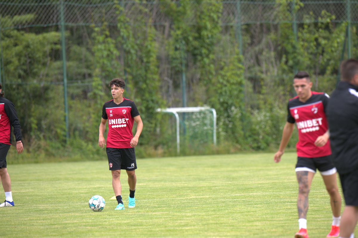 Dinamo s-a reunit, problemele continuă: doi „grei” și-au depus memorii + echipa a rămas fără doctor!