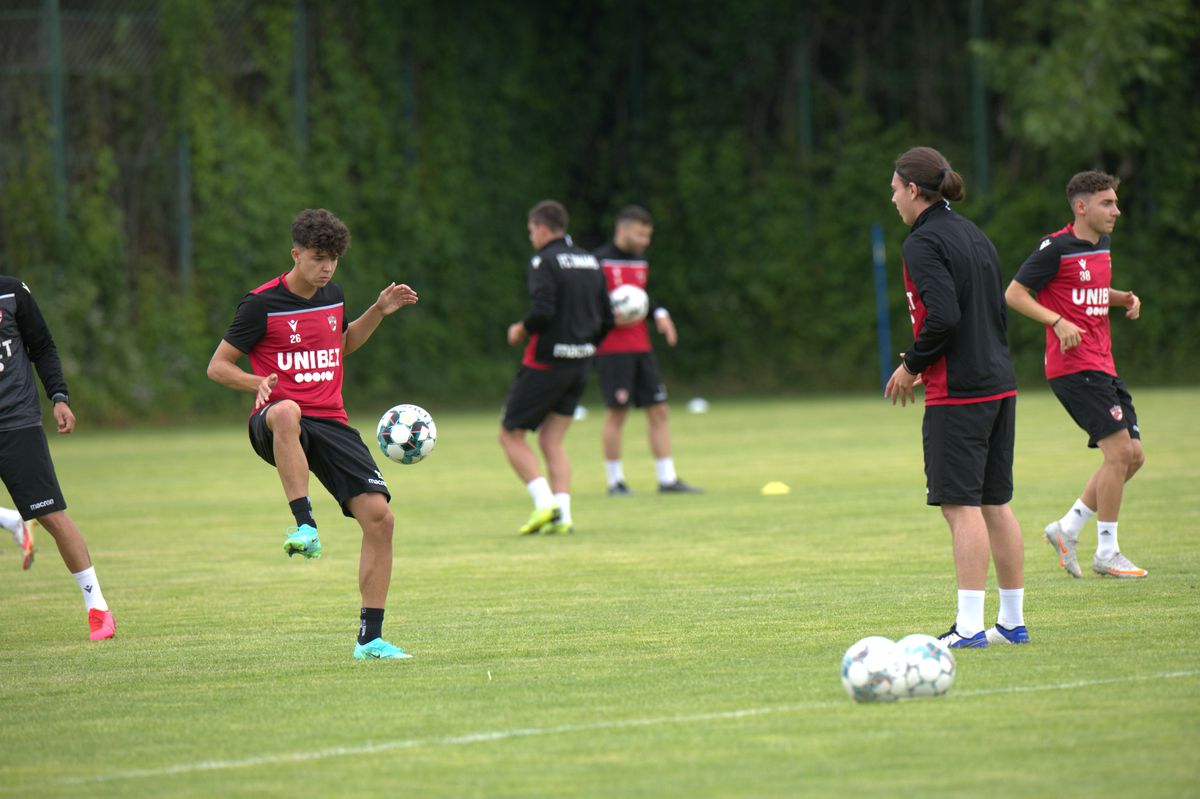 Dinamo s-a reunit, problemele continuă: doi „grei” și-au depus memorii + echipa a rămas fără doctor!