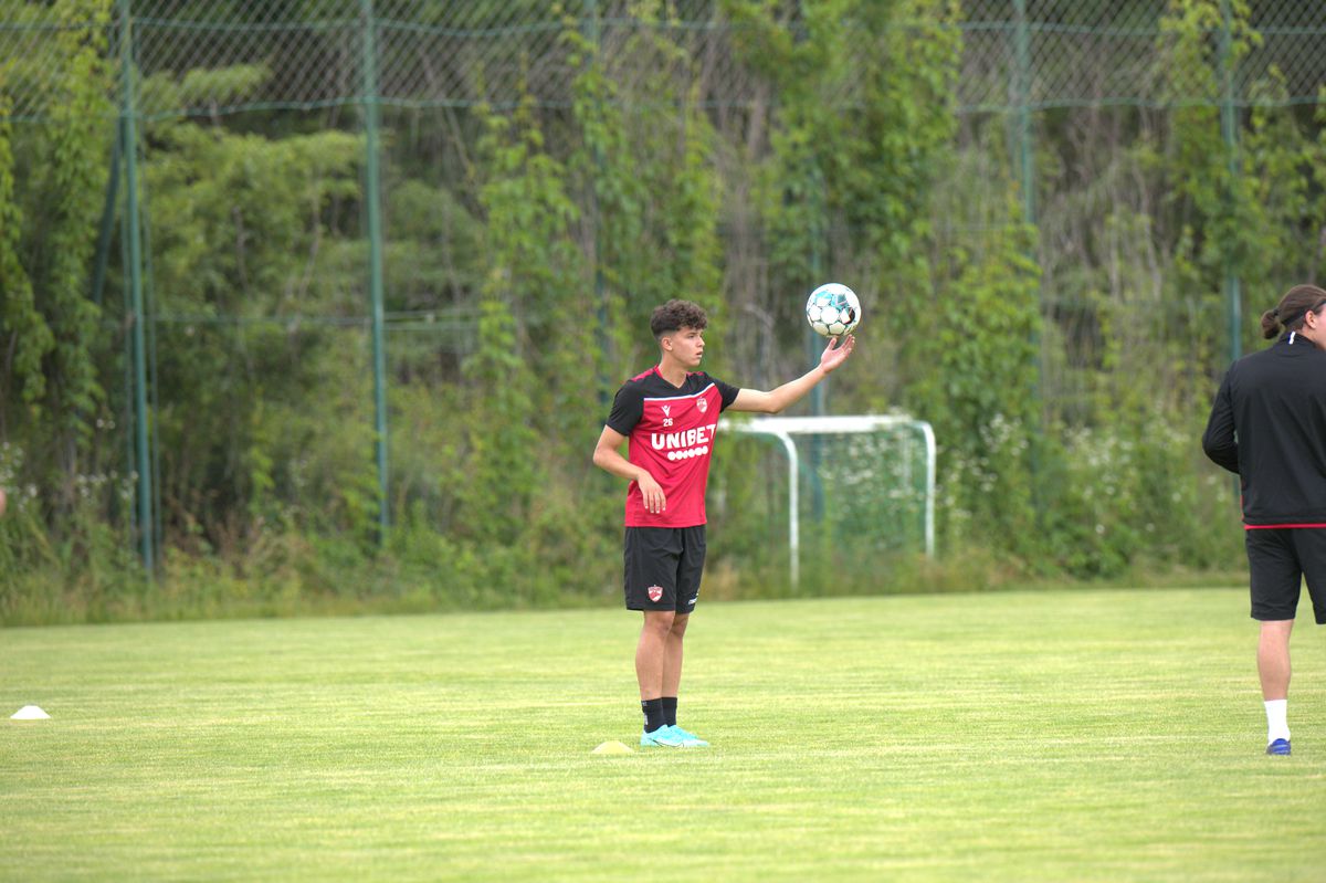 Dinamo s-a reunit, problemele continuă: doi „grei” și-au depus memorii + echipa a rămas fără doctor!