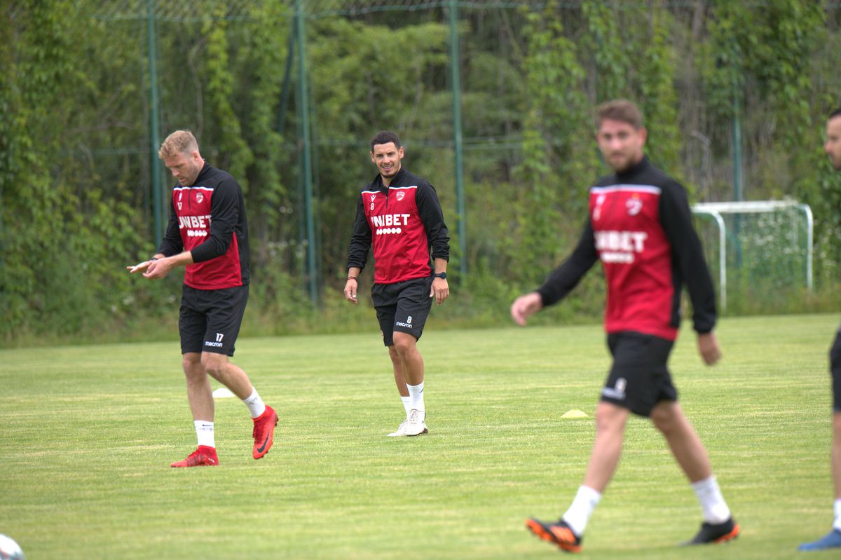 Dinamo s-a reunit, problemele continuă: doi „grei” și-au depus memorii + echipa a rămas fără doctor!