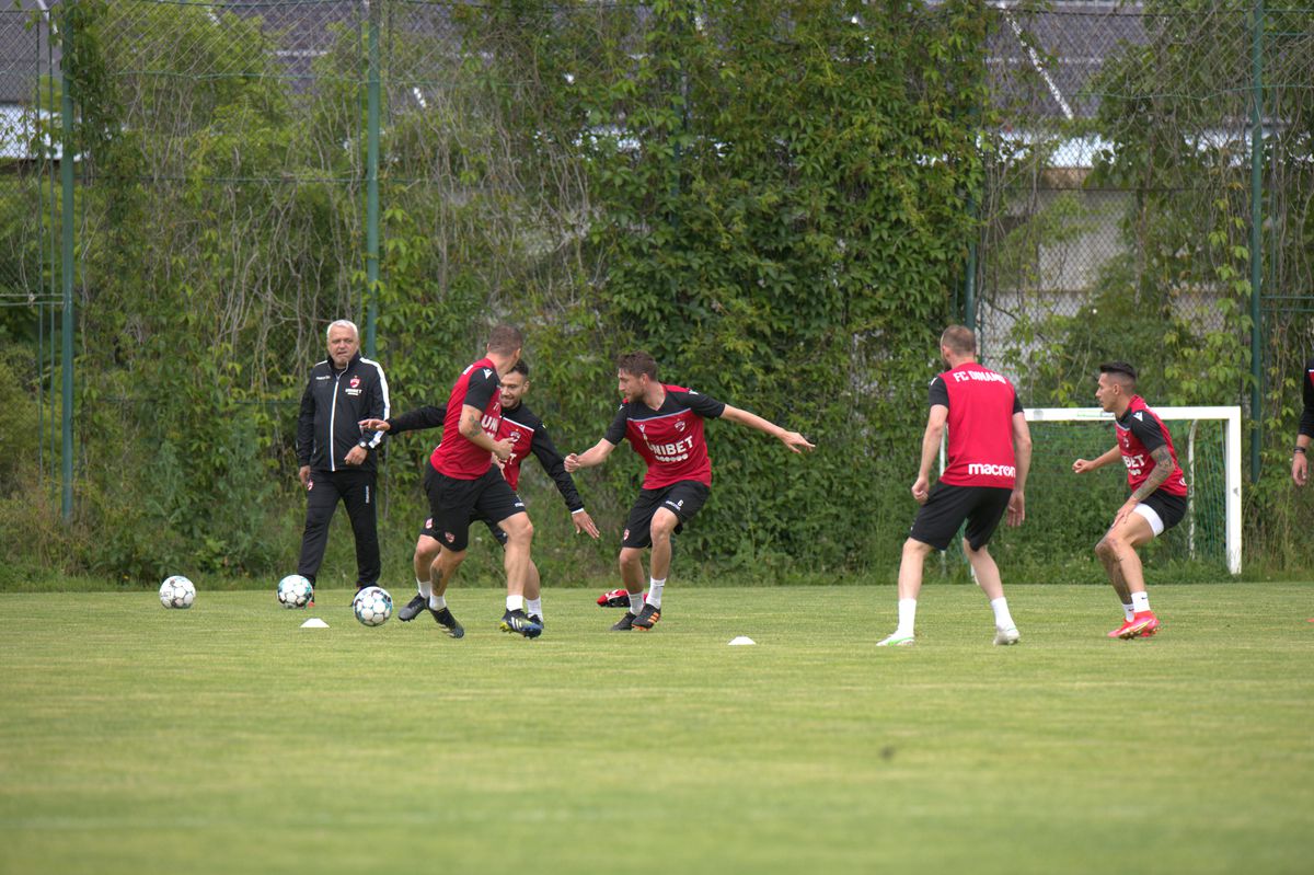 Dinamo s-a reunit, problemele continuă: doi „grei” și-au depus memorii + echipa a rămas fără doctor!