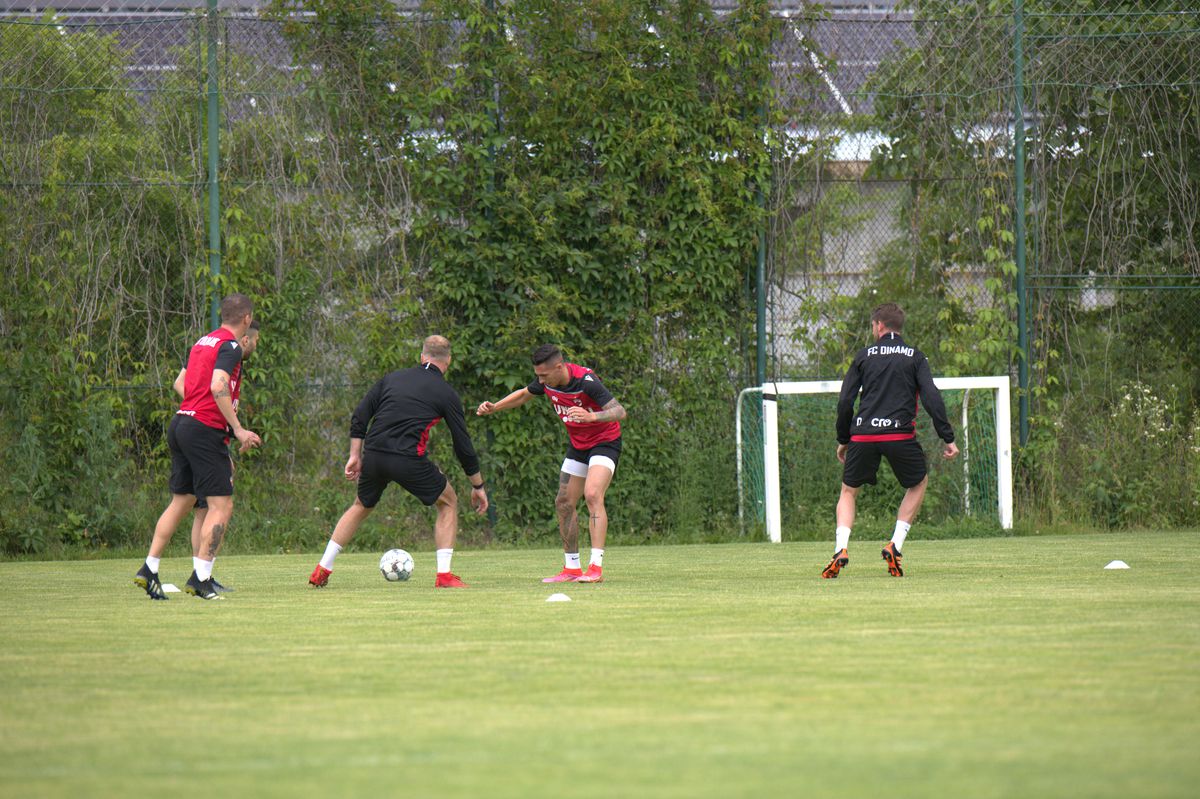 Dinamo s-a reunit, problemele continuă: doi „grei” și-au depus memorii + echipa a rămas fără doctor!