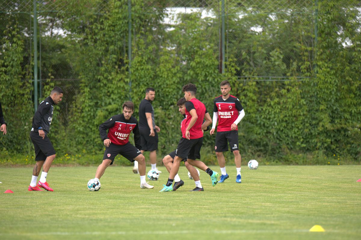 Dinamo s-a reunit, problemele continuă: doi „grei” și-au depus memorii + echipa a rămas fără doctor!