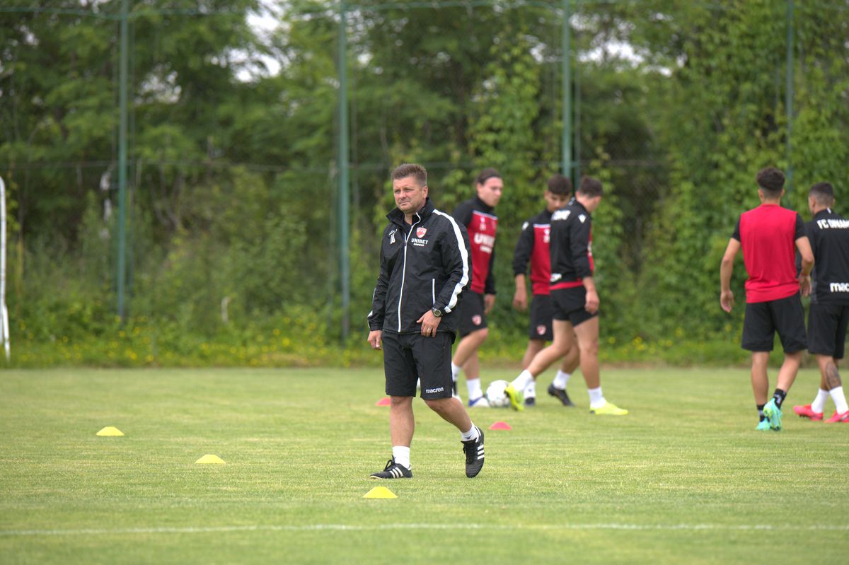 Dinamo s-a reunit, problemele continuă: doi „grei” și-au depus memorii + echipa a rămas fără doctor!