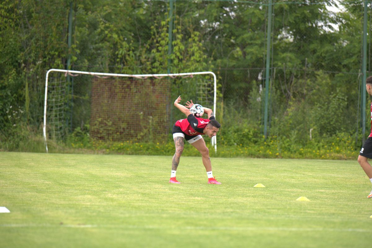 Dinamo s-a reunit, problemele continuă: doi „grei” și-au depus memorii + echipa a rămas fără doctor!