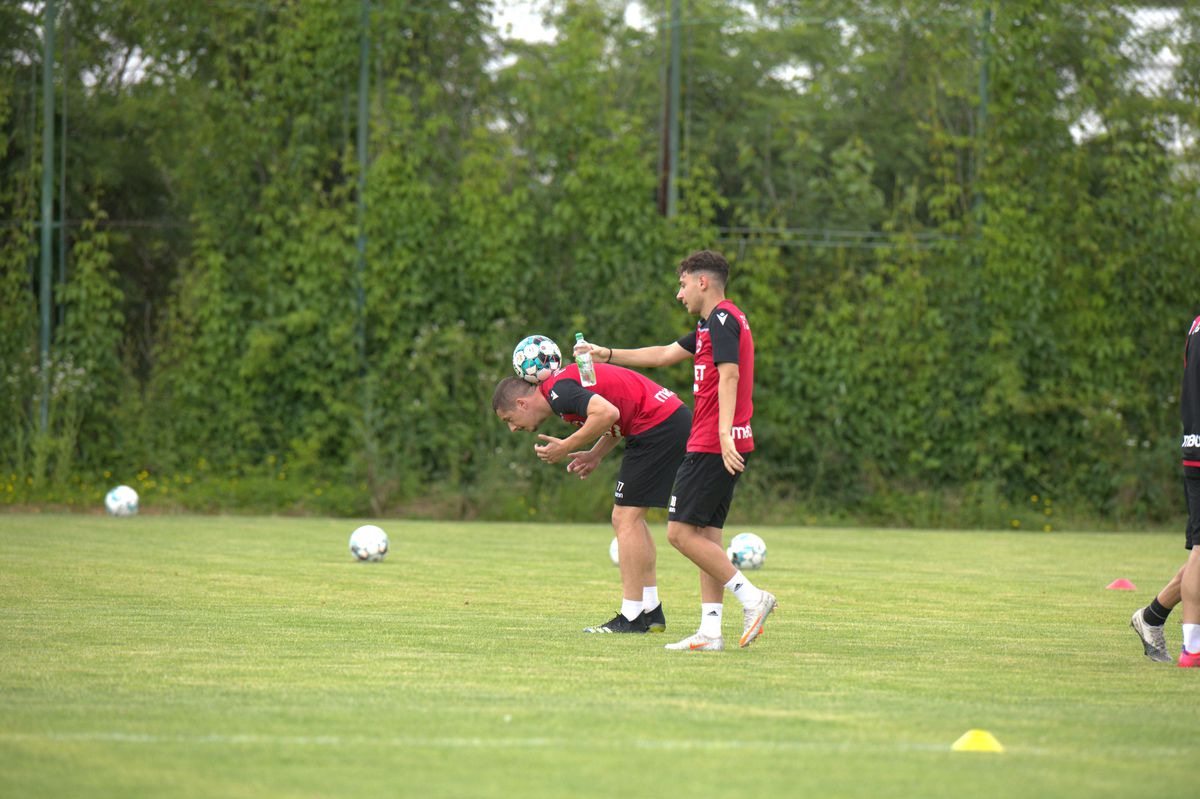 Dinamo s-a reunit, problemele continuă: doi „grei” și-au depus memorii + echipa a rămas fără doctor!