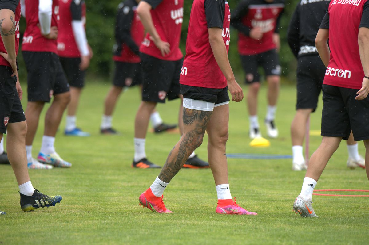 Dinamo s-a reunit, problemele continuă: doi „grei” și-au depus memorii + echipa a rămas fără doctor!