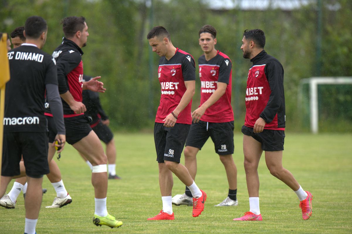 Dinamo s-a reunit, problemele continuă: doi „grei” și-au depus memorii + echipa a rămas fără doctor!