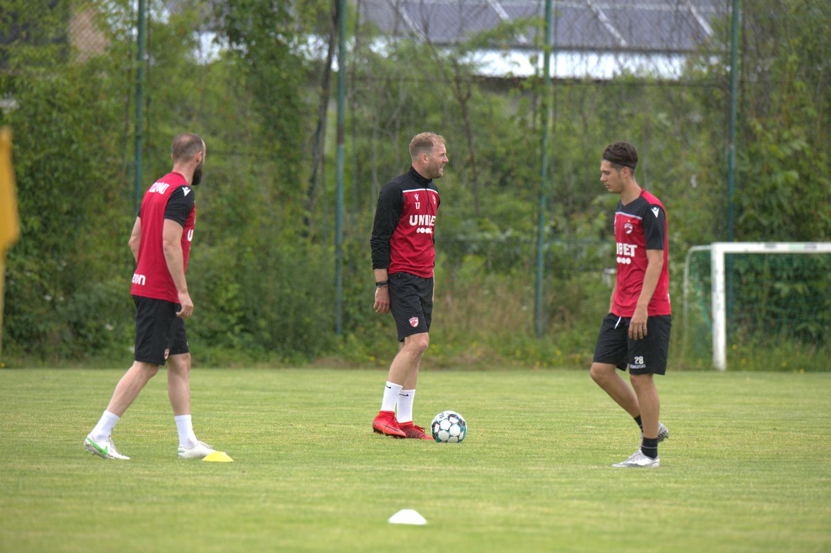 Dinamo s-a reunit, problemele continuă: doi „grei” și-au depus memorii + echipa a rămas fără doctor!