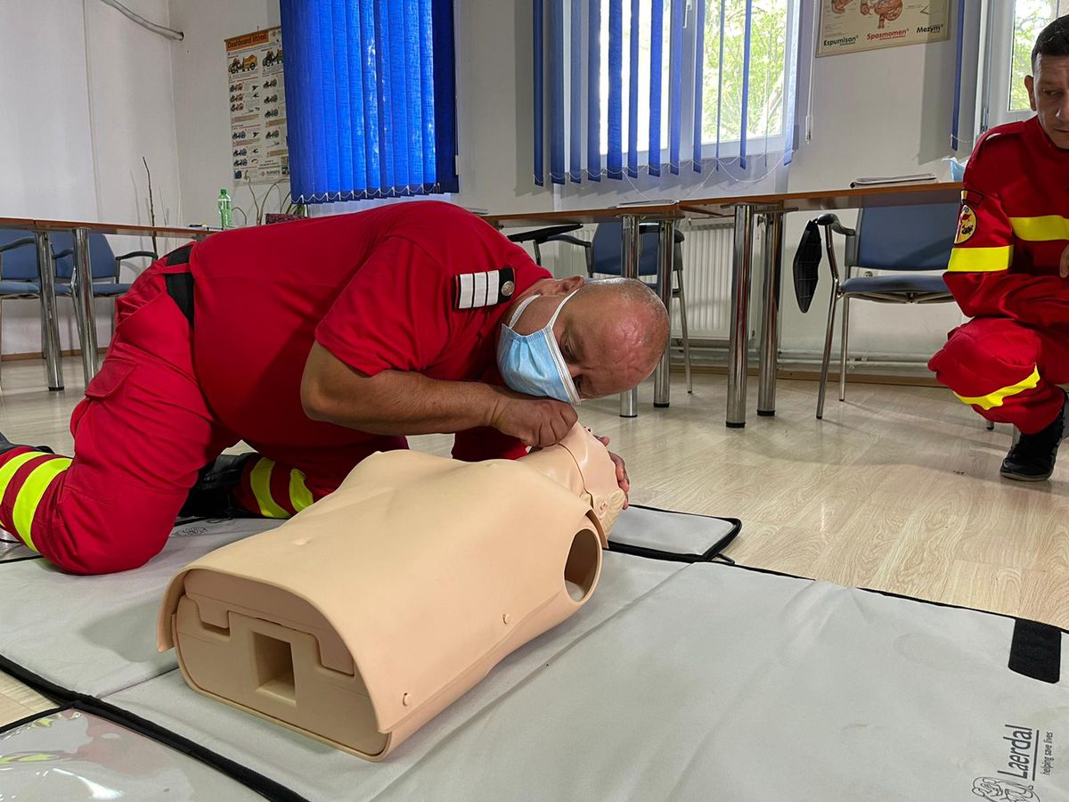 FOTO Cum se intervine rapid și eficient în cazul unui stop cardio-respirator