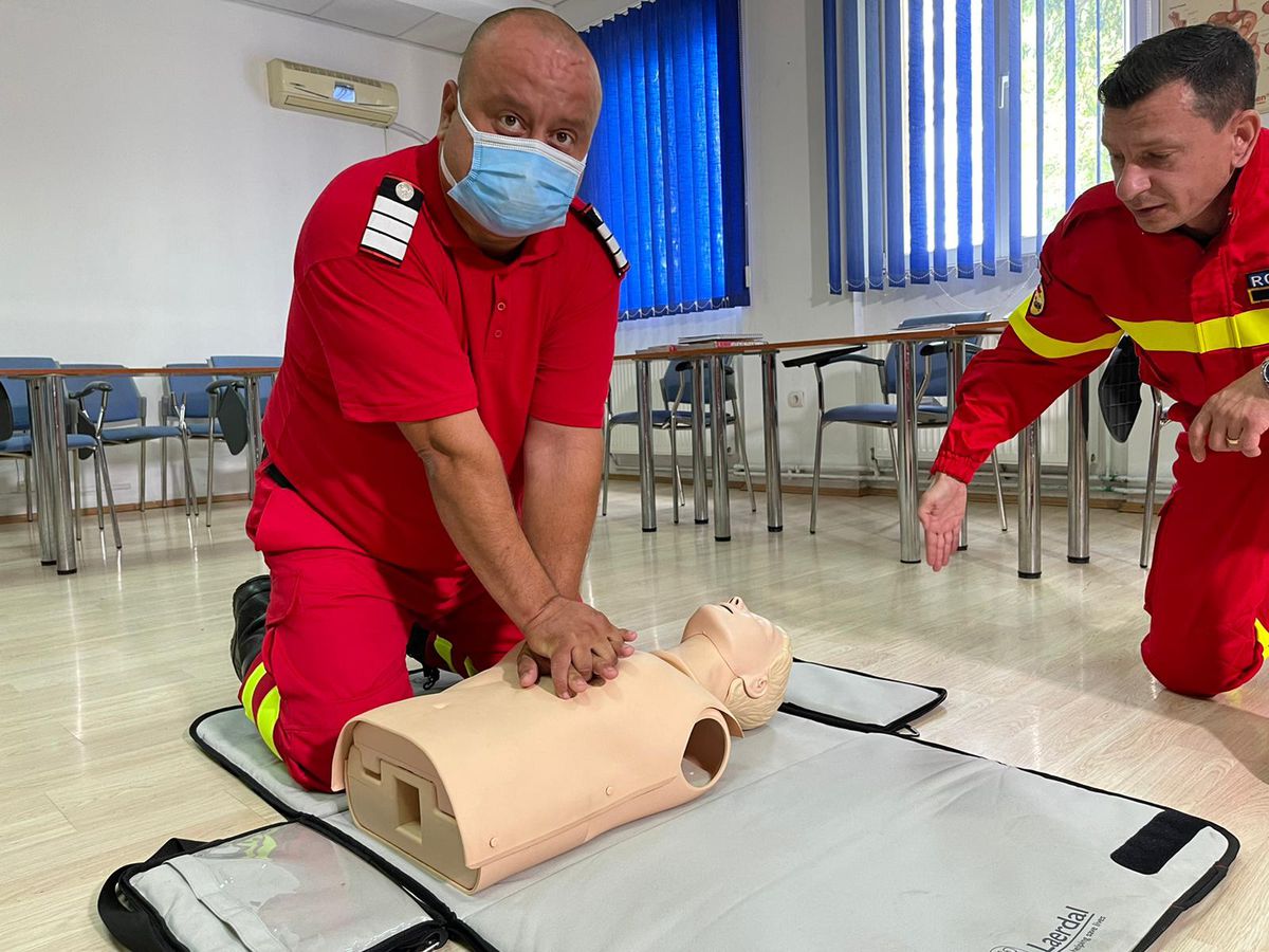 FOTO Cum se intervine rapid și eficient în cazul unui stop cardio-respirator