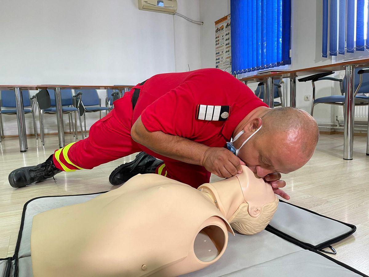 După cazul Christian Eriksen, GSP a apelat la ISU pentru un exercițiu practic: așa se intervine rapid și eficient în cazul unui stop cardio-respirator
