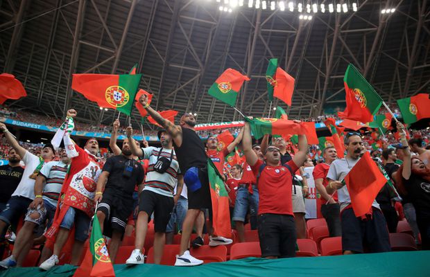 UNGARIA - PORTUGALIA. Imagini cu fanii de pe Puskas Arena, singurul stadion de la EURO care se umple la capacitate maximă: 55.662 de spectatori!