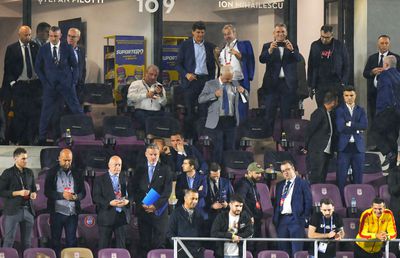 Cadrul revoltător surprins de camerele TV imediat după dezastrul cu Muntenegru! Ce făceau oficialii FRF