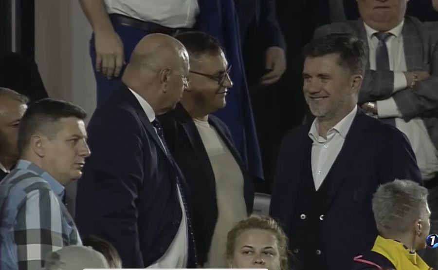 Lucian Burchel, in dreapta Cadrul revoltător surprins de camerele TV imediat după dezastrul cu Muntenegru! Ce făceau oficialii FRF