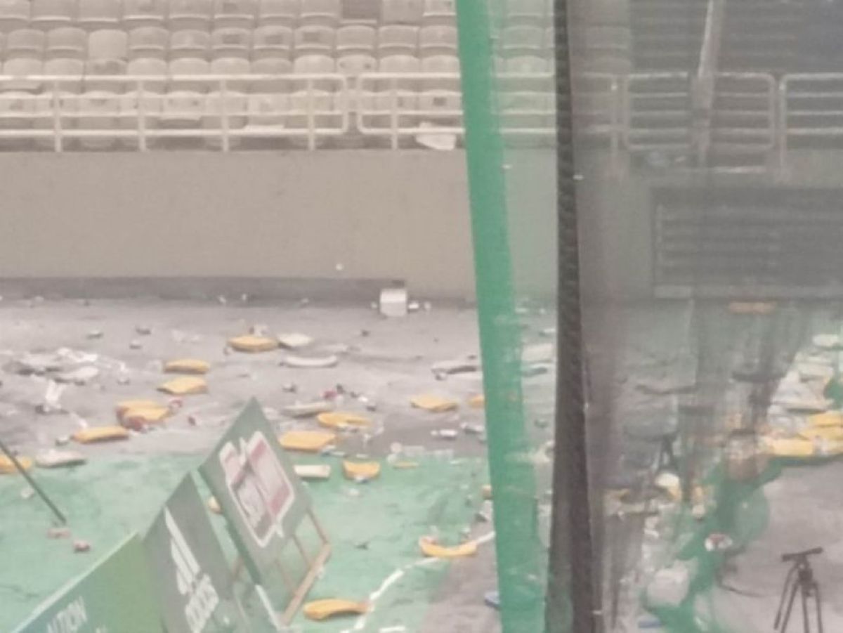 Haos la finala campionatului dintre Panathinaikos și Olympiakos! Fanii gazdelor n-au mai suportat umilința » Colosala OAKA Arena arată ca după război + titlul s-a dat la „masa verde”
