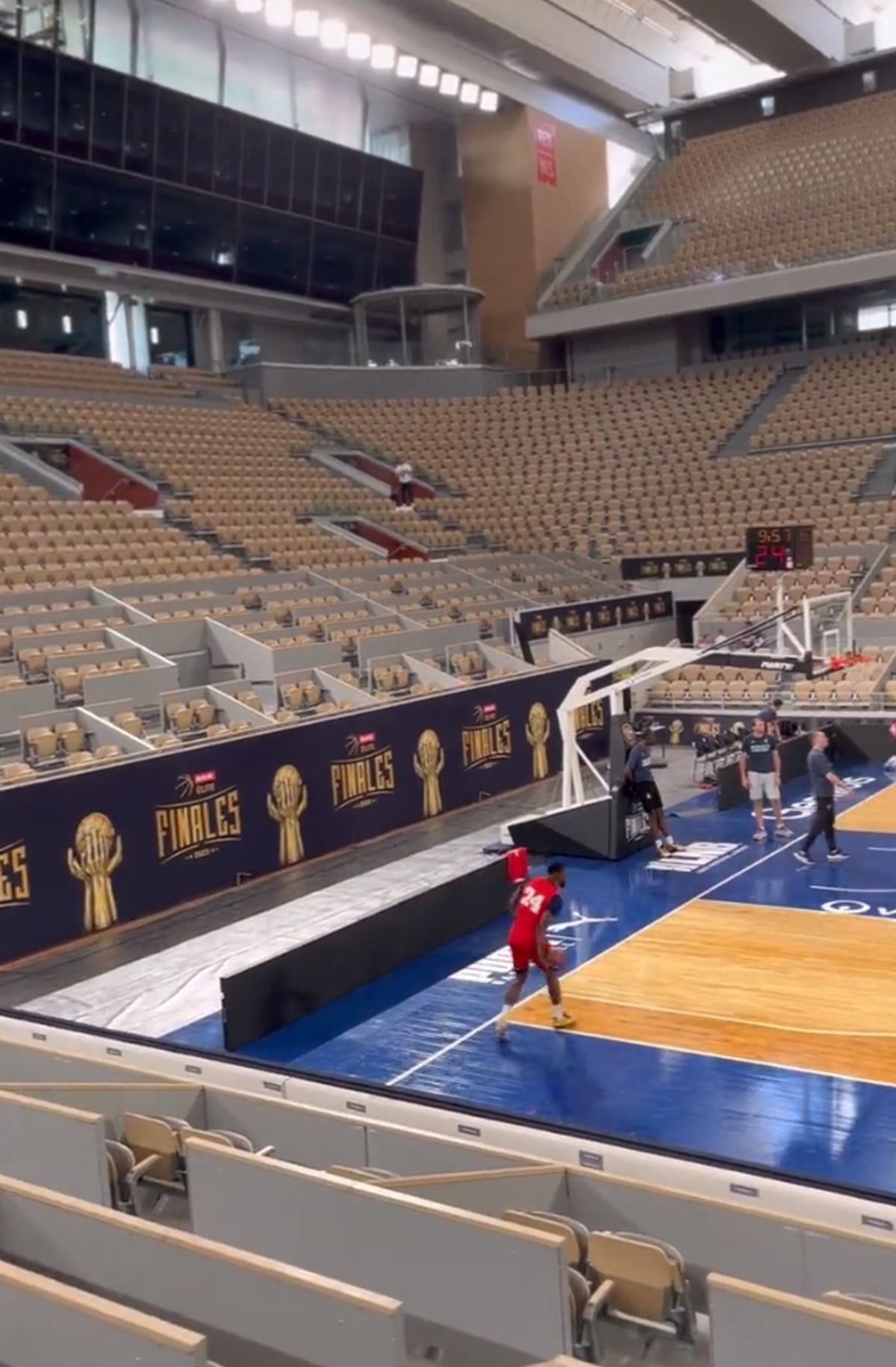 Transformare fabuloasă în 4 zile » Cum arată acum arena „Philippe-Chatrier”, gata să găzduiască finala unui alt sport! 15.000 de bilete vândute în câteva ore