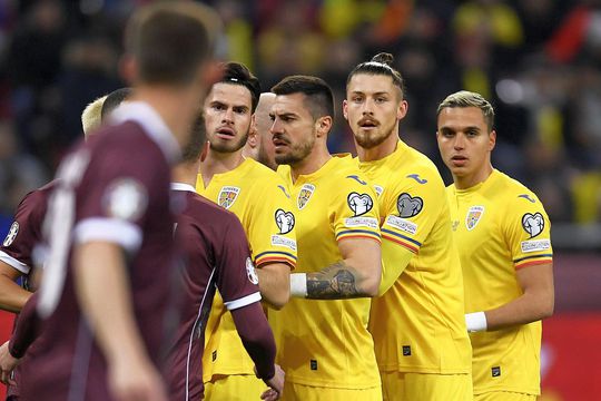 Radu Drăgușin, al doilea de la dreapta la stânga // foto: Imago Images