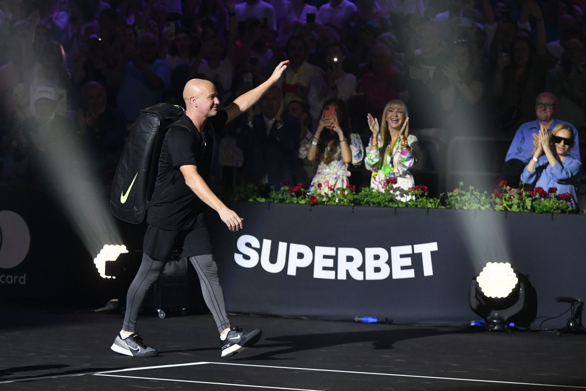 Steffi Graf şi Andre Agassi au produs magie la Cluj! Simona Halep a revenit pe teren într-o seară pentru istoria tenisului românesc » Toate detaliile de la corespondenții GSP