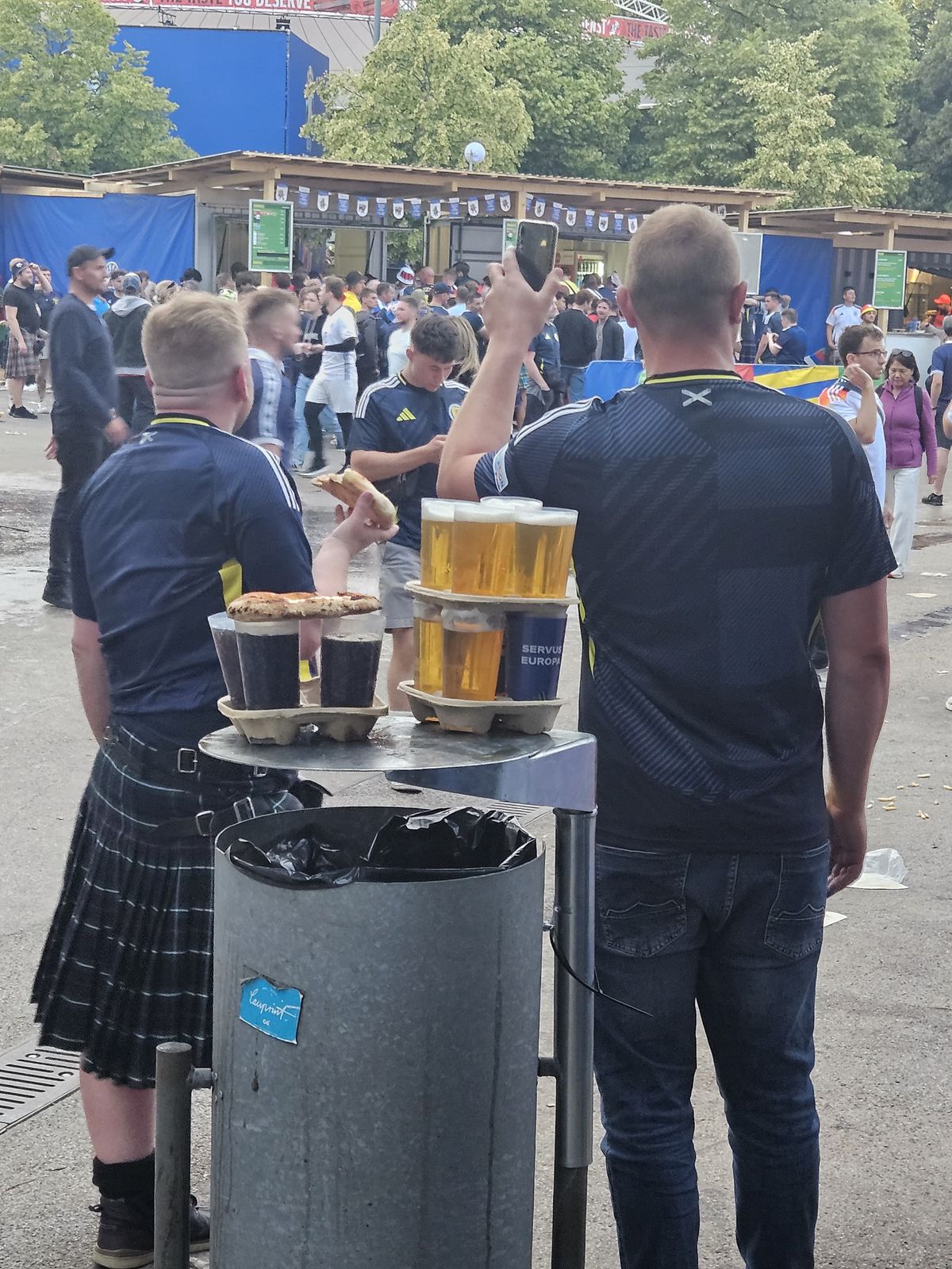 Cum se trăiește un meci de Euro în fan-zone-ul de la Munchen » Experiență memorabilă, dar sunt cozi și prețuri uriașe la orice!