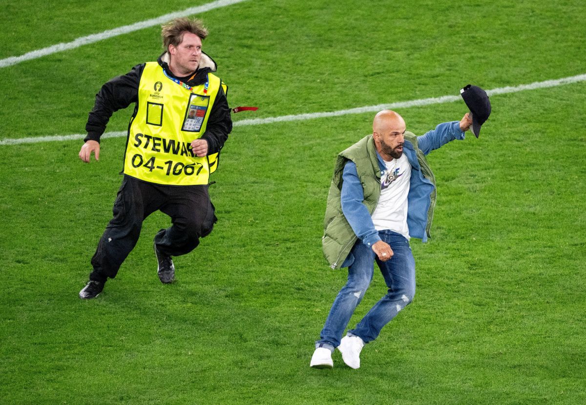 Imaginile pe care televiziunile și UEFA le-au vrut interzise! Ce s-a întâmplat pe teren, în prelungirile de la Italia - Albania