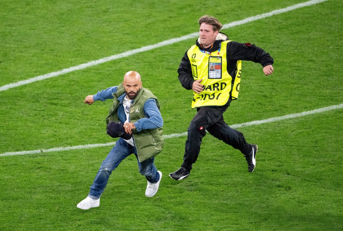 Așa nu! „Invadator” pe teren, în prelungirile de la Italia - Albania