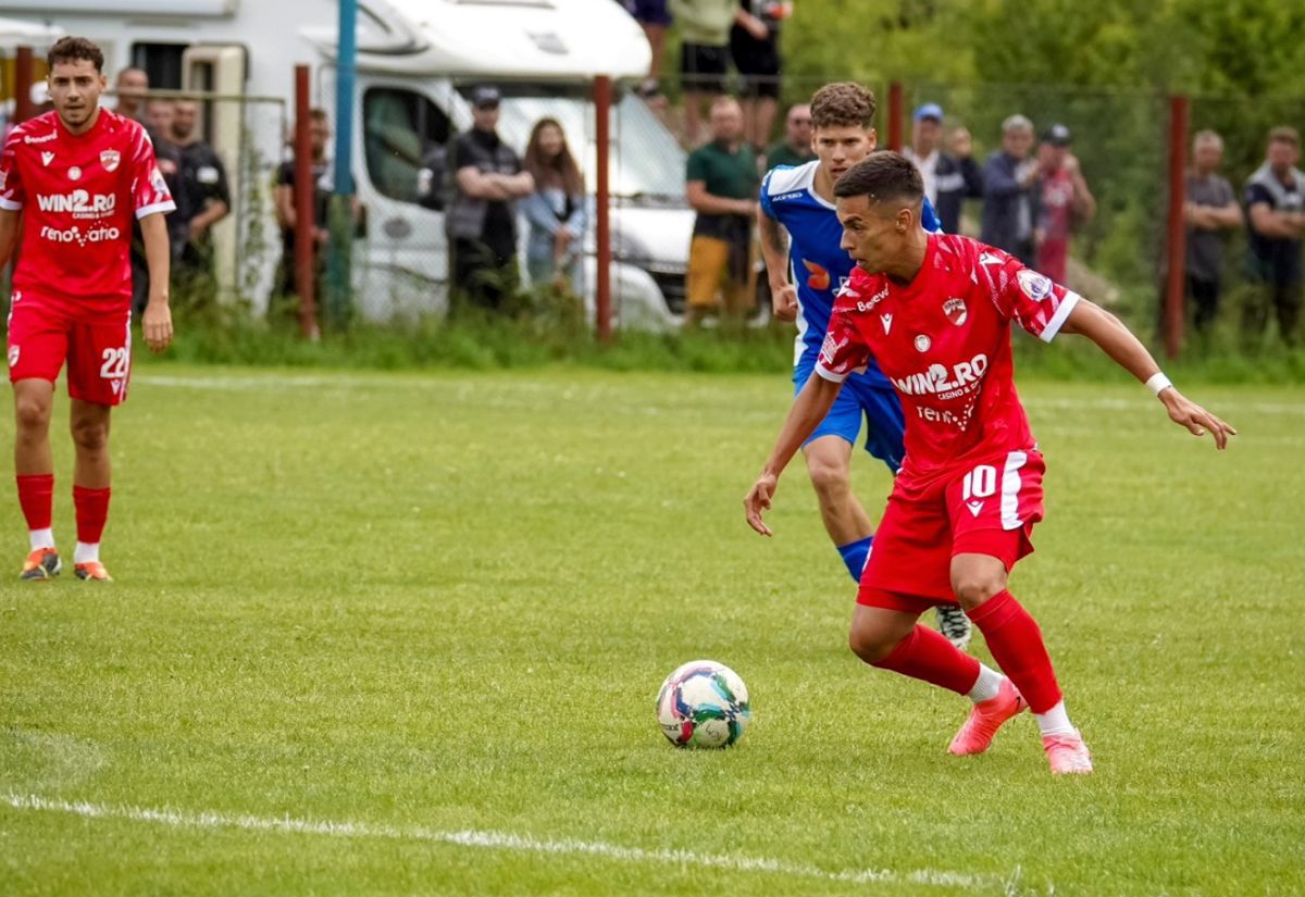Amical Dinamo - Olimpic Zărnești / imagini de la amicalul de pe stadionul „Celuloza”