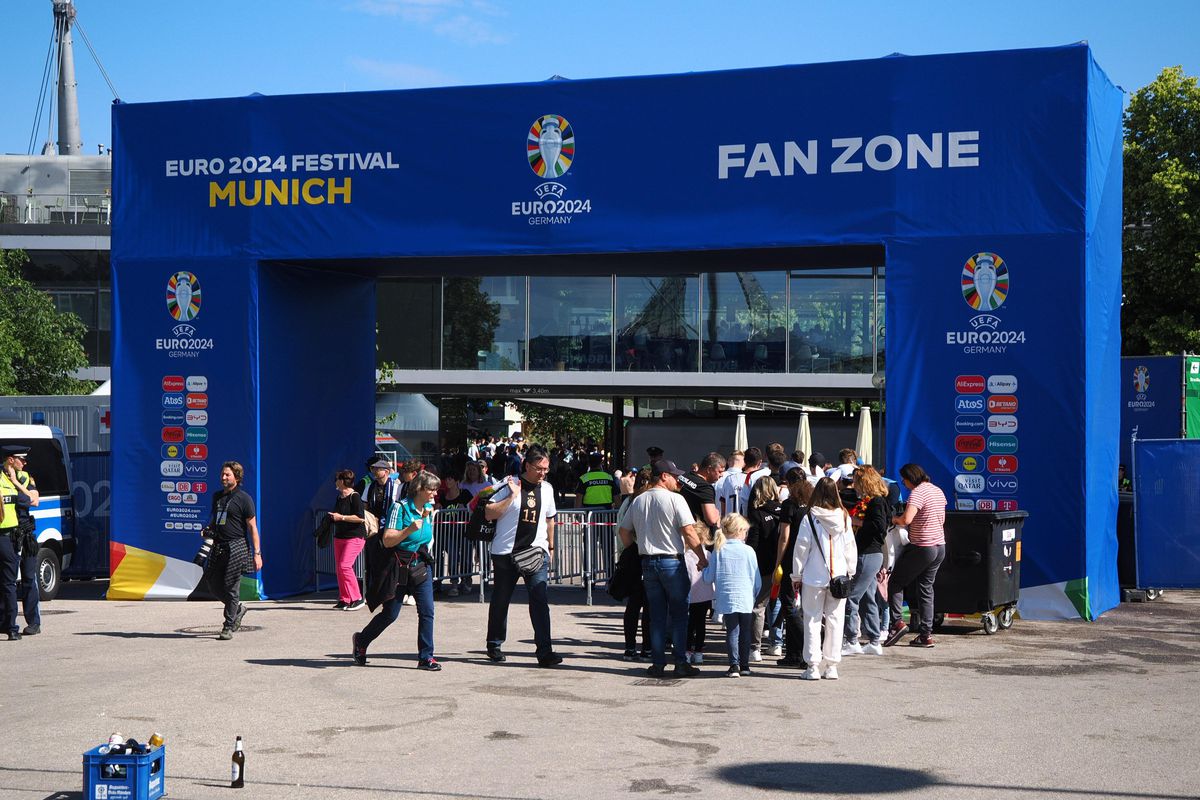 Cum se trăiește pregătirea unui meci la Fan Zone Munchen - imagini de colecție