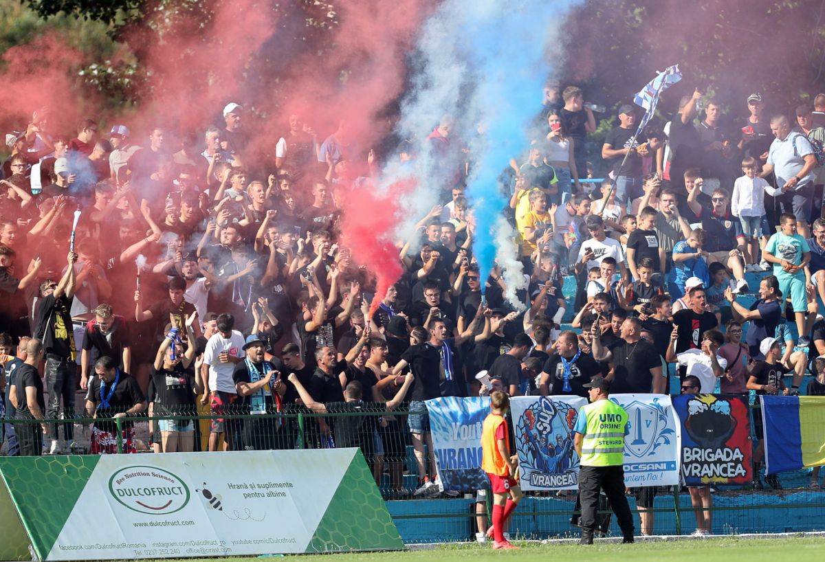 Imagini de colecție la Focșani, după victoria memorabilă cu CS Dinamo! Mii de fani, în extaz după promovarea în Liga 2