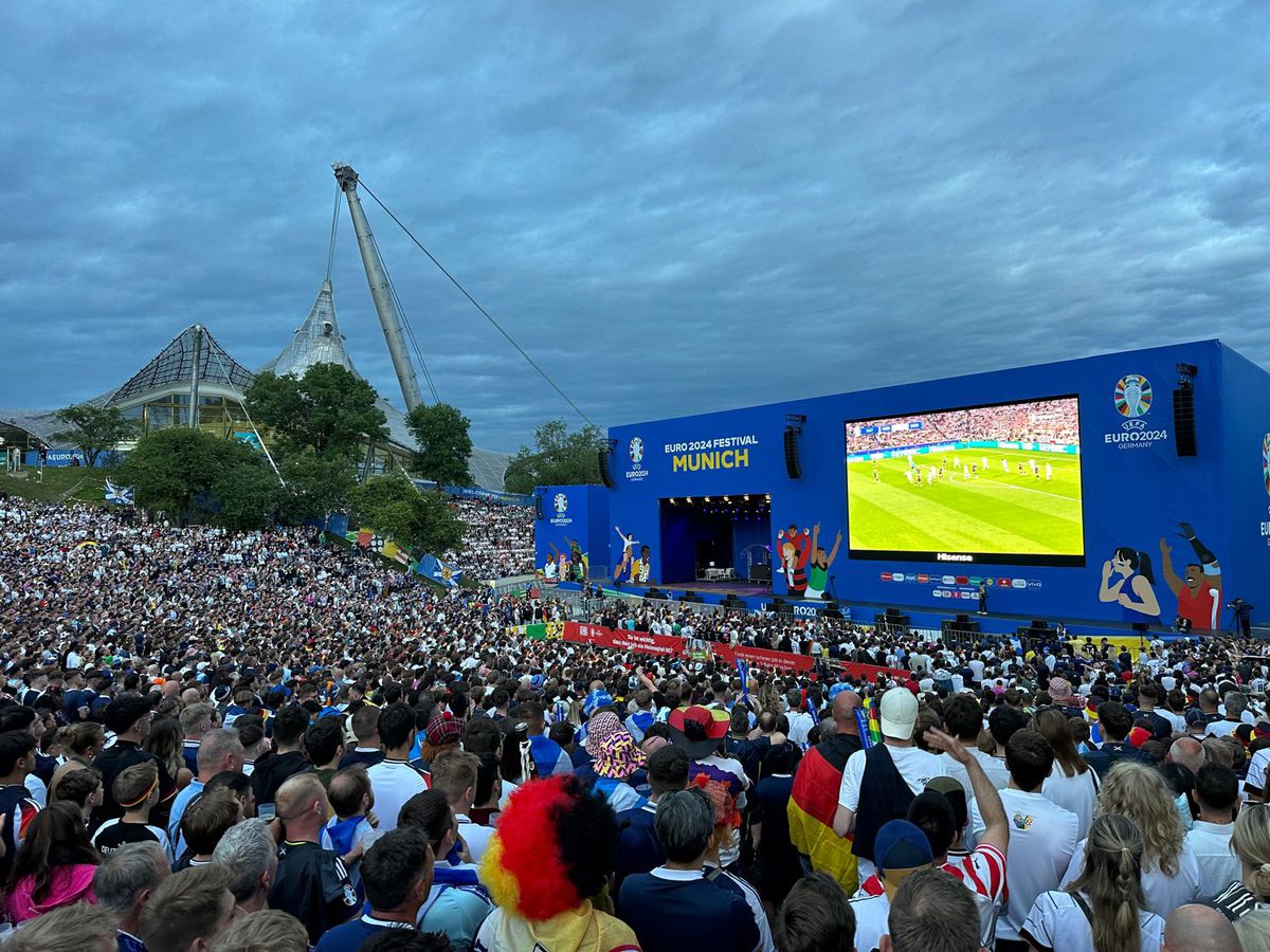 Meci Fan Zone la Munchen - atmosfera memorabila