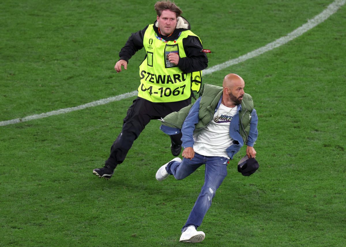 Imaginile pe care televiziunile și UEFA le-au vrut interzise! Ce s-a întâmplat pe teren, în prelungirile de la Italia - Albania