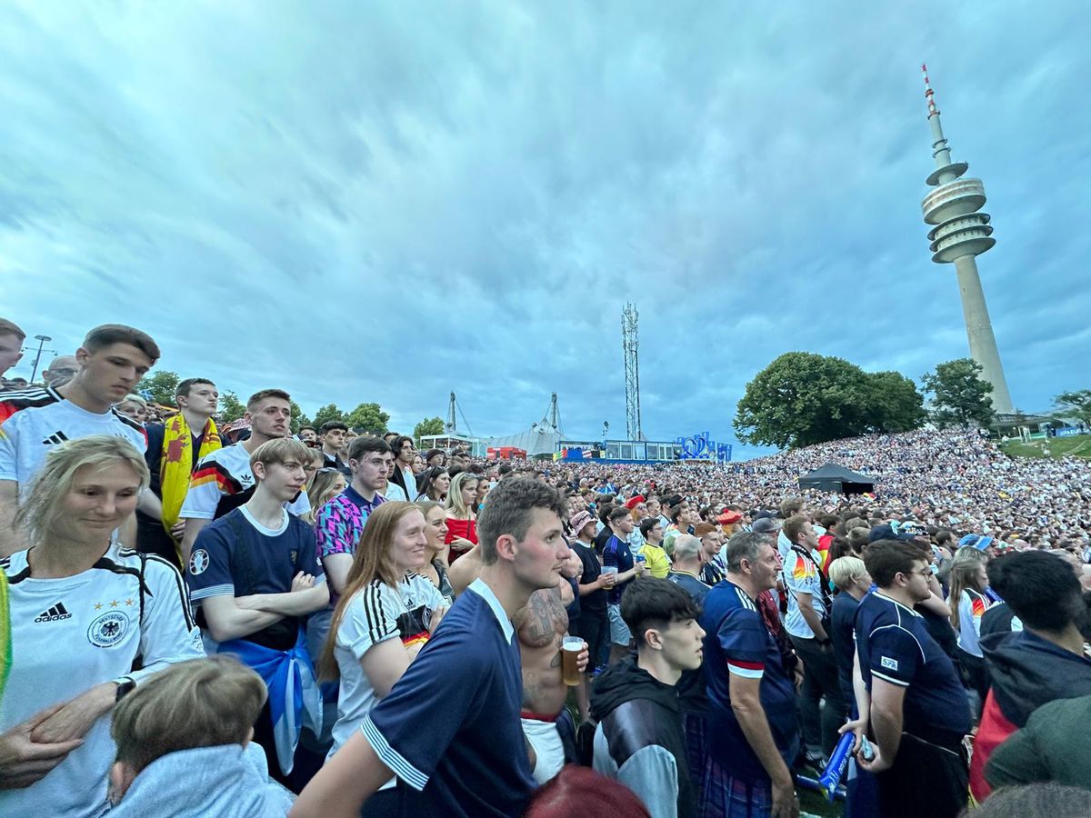 Cum se trăiește un meci de Euro în fan-zone-ul de la Munchen » Experiență memorabilă, dar sunt cozi și prețuri uriașe la orice!