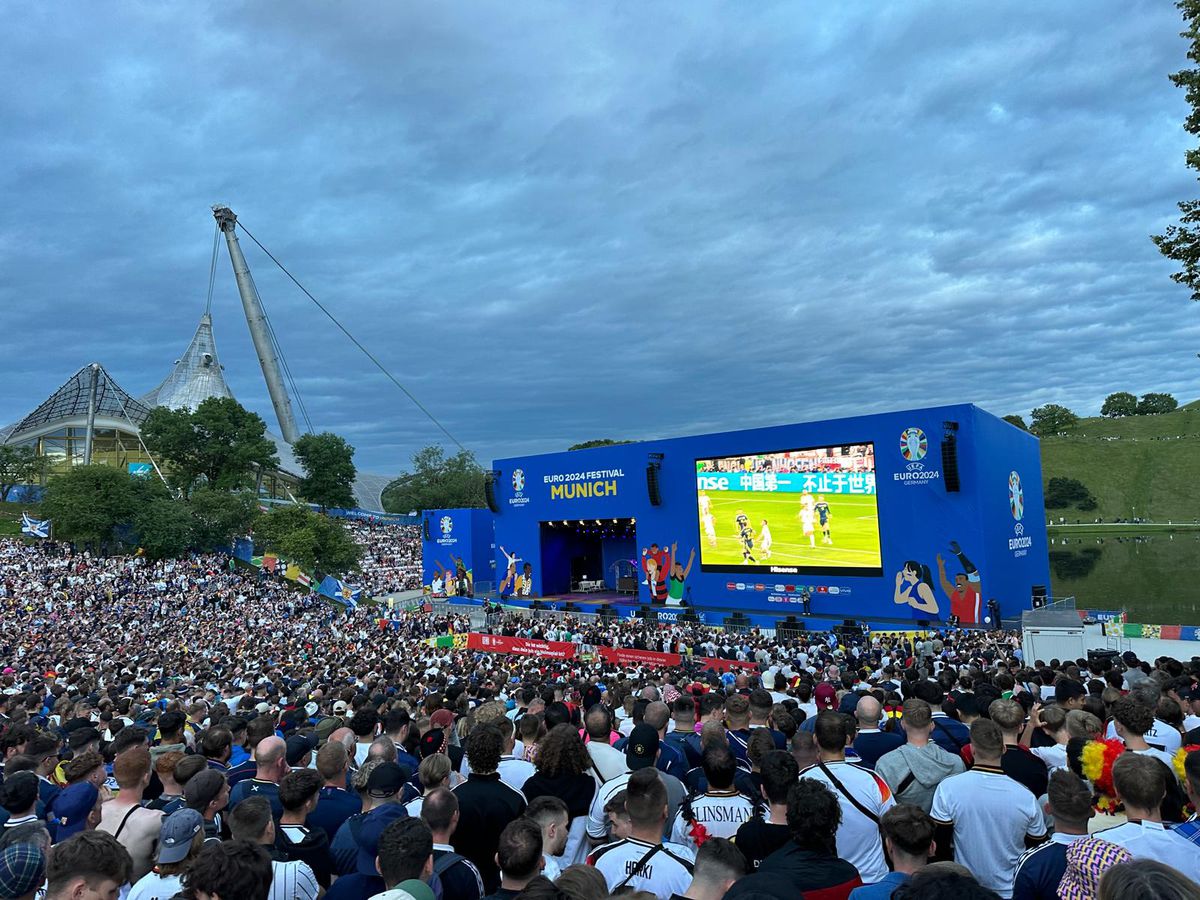 Meci Fan Zone la Munchen - atmosfera memorabila