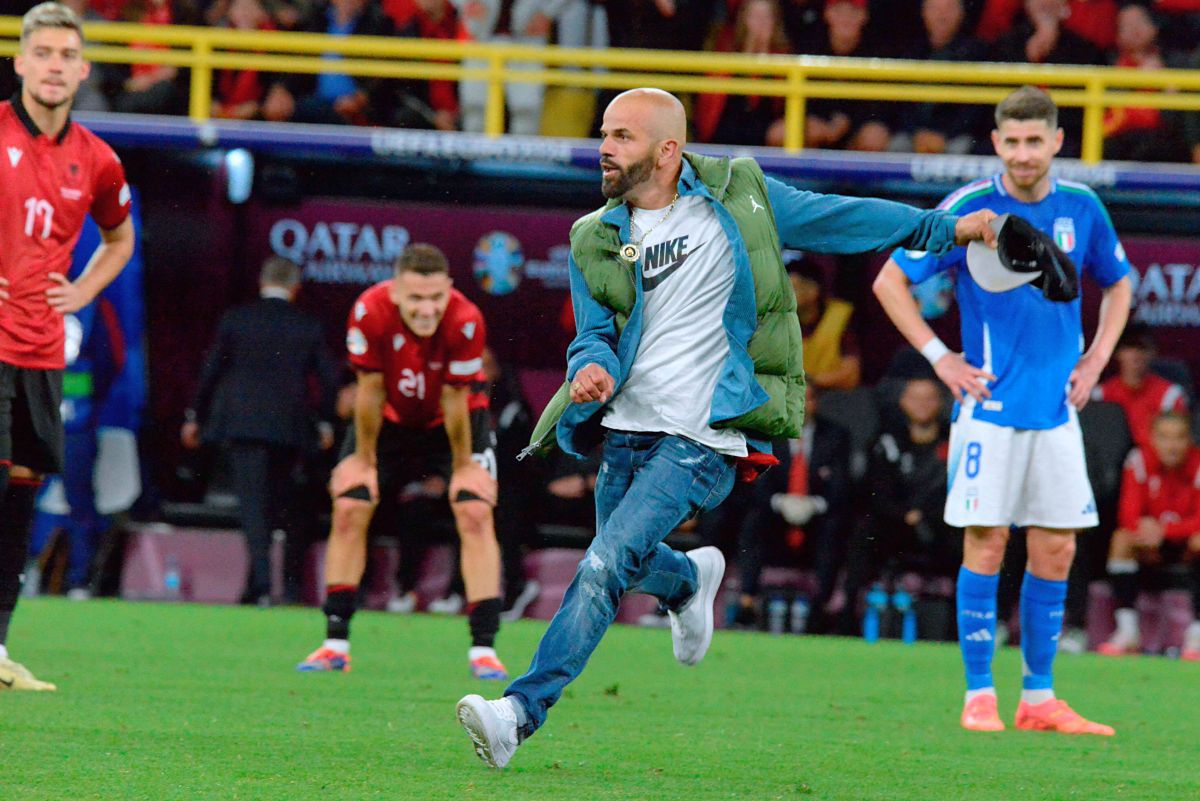 Imaginile pe care televiziunile și UEFA le-au vrut interzise! Ce s-a întâmplat pe teren, în prelungirile de la Italia - Albania