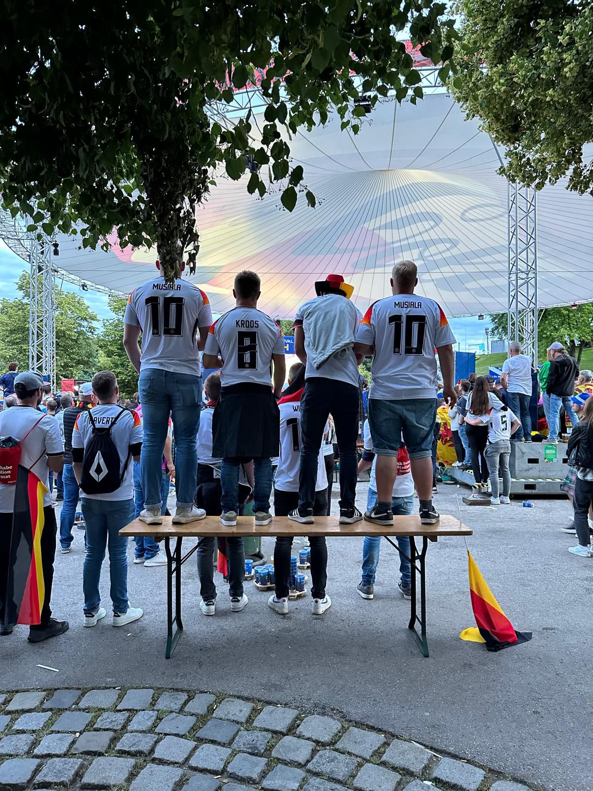 Cum se trăiește un meci de Euro în fan-zone-ul de la Munchen » Experiență memorabilă, dar sunt cozi și prețuri uriașe la orice!