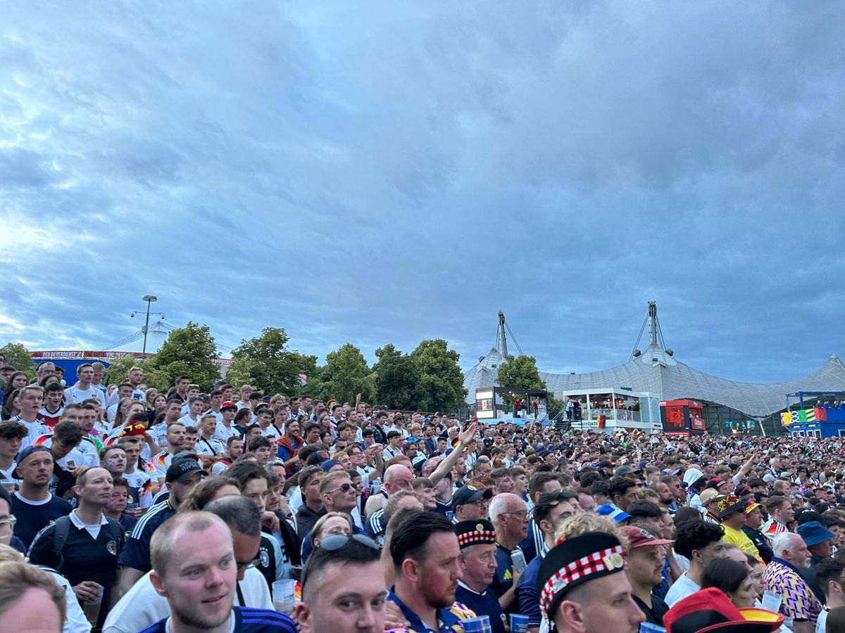 Cum se trăiește un meci de Euro în fan-zone-ul de la Munchen » Experiență memorabilă, dar sunt cozi și prețuri uriașe la orice!
