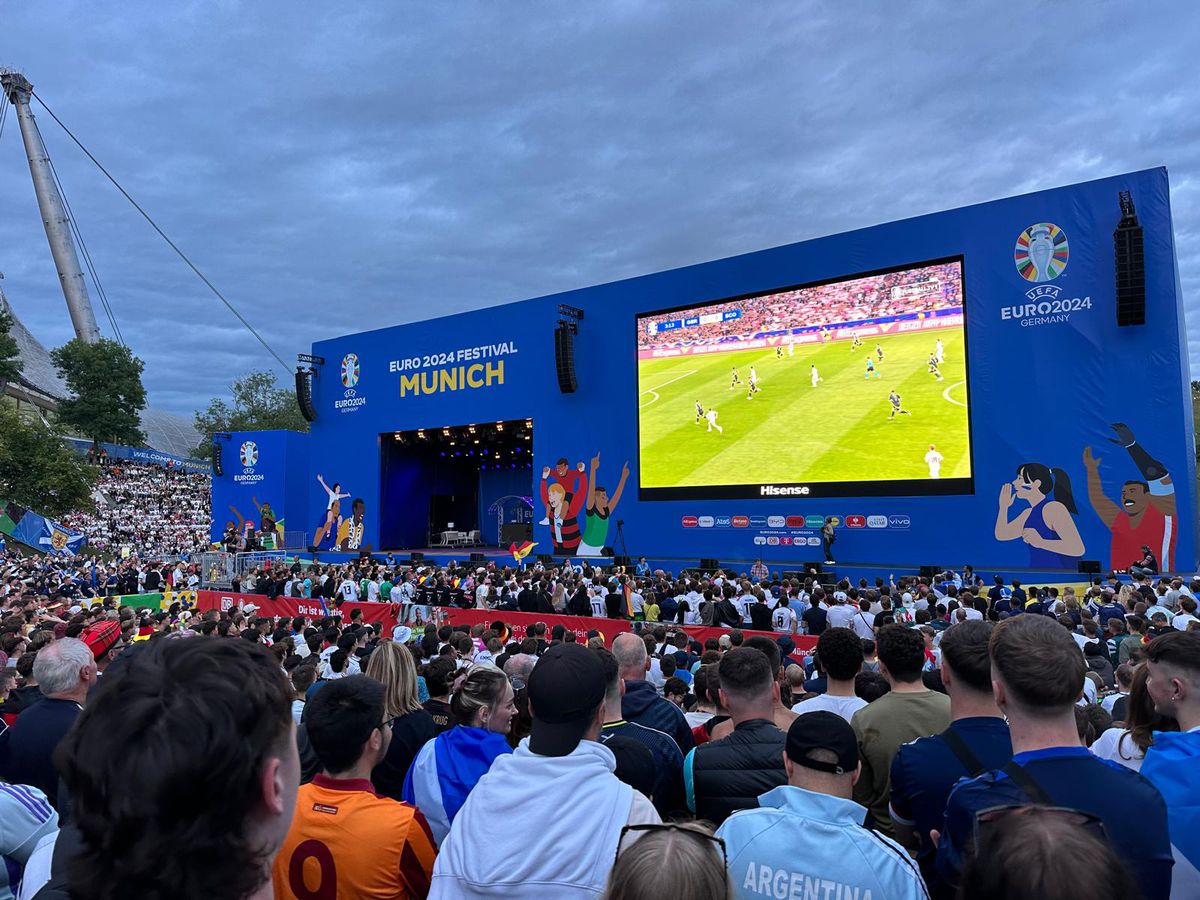 Cum se trăiește un meci de Euro în fan-zone-ul de la Munchen » Experiență memorabilă, dar sunt cozi și prețuri uriașe la orice!