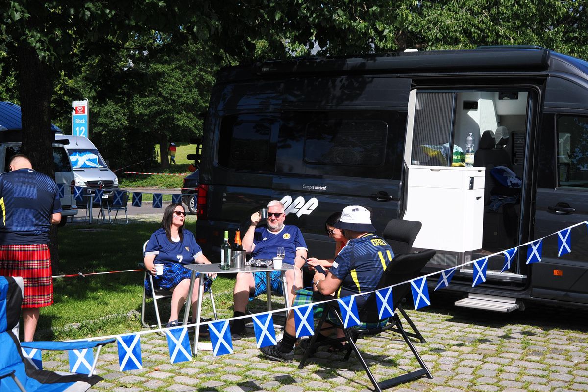 Cum se trăiește pregătirea unui meci la Fan Zone Munchen - imagini de colecție