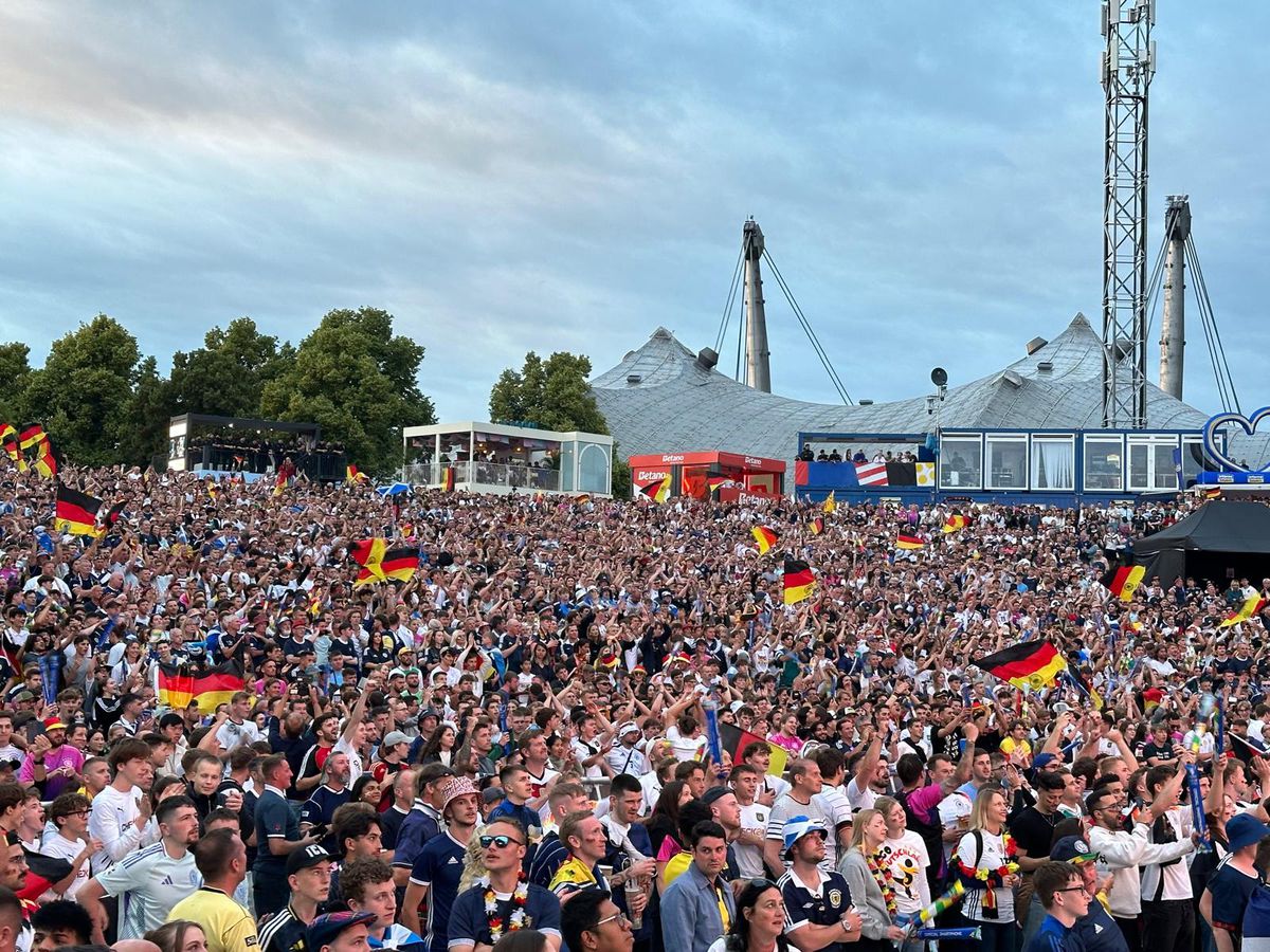 Meci Fan Zone la Munchen - atmosfera memorabila