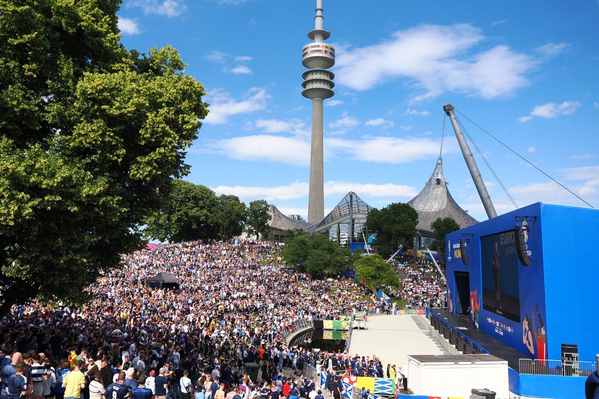 Cum se trăiește pregătirea unui meci la Fan Zone Munchen - imagini de colecție