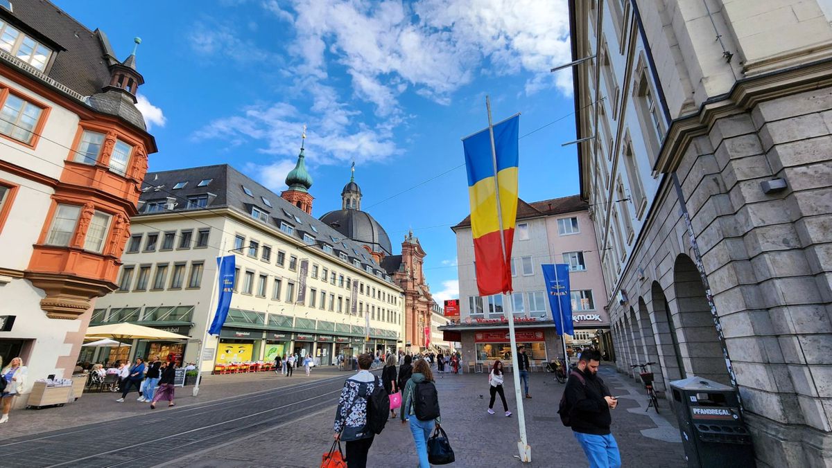 Würzburg, pământ românesc! Orașul „naționalei” la Euro e împânzit cu steaguri tricolore și cu mesajele jucătorilor