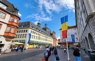 Würzburg, pământ românesc! Orașul „naționalei” la Euro e împânzit cu steaguri tricolore și cu mesajele jucătorilor