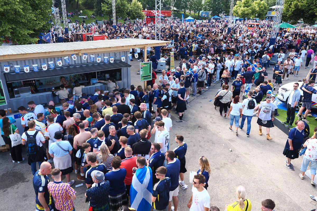 Cum se trăiește pregătirea unui meci la Fan Zone Munchen - imagini de colecție