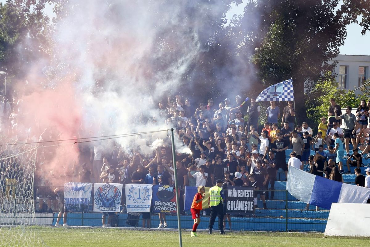 Imagini de colecție la Focșani, după victoria memorabilă cu CS Dinamo! Mii de fani, în extaz după promovarea în Liga 2